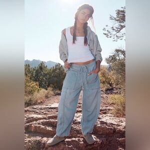 We The Free, Free People Light Wash Silverton Barrel Jeans, XS, like new